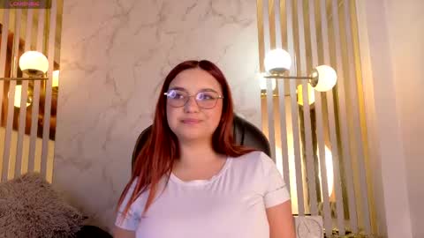 Snapshot of isaa_lopez chatting on 05-06-26, 11:48 Isa online show from 05-06-26, 11:48