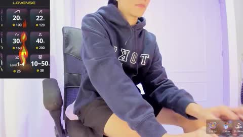 Snapshot of isaac_miler chatting on 11-14-25, 08:51 isaac online show from 11-14-25, 08:51