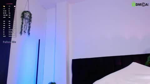 Snapshot of isaac_saenz chatting on 09-25-25, 01:20 Isaac Saenz. online show from 09-25-25, 01:20