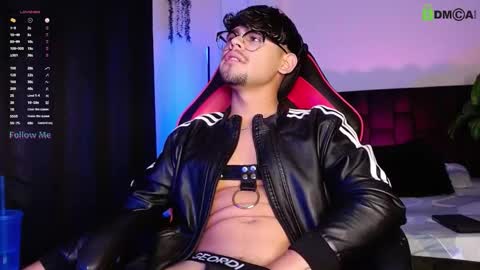 Snapshot of isaac_saenz chatting on 10-03-25, 01:35 Isaac Saenz. online show from 10-03-25, 01:35