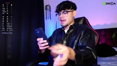 Snapshot of isaac_saenz chatting on 10-04-25, 12:30 Isaac Saenz. online show from 10-04-25, 12:30