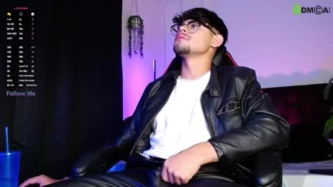 Snapshot of isaac_saenz chatting on 10-04-25, 11:03 Isaac Saenz. online show from 10-04-25, 11:03