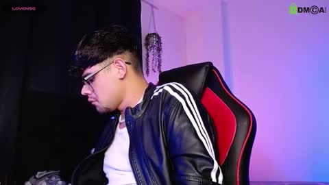 Snapshot of isaac_saenz chatting on 11-06-25, 12:55 Isaac Saenz. online show from 11-06-25, 12:55