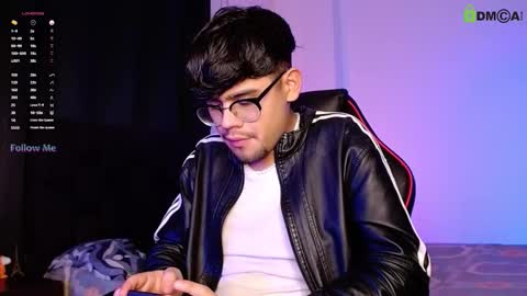 Snapshot of isaac_saenz chatting on 11-08-25, 01:39 Isaac Saenz. online show from 11-08-25, 01:39