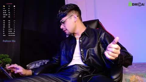 Snapshot of isaac_saenz chatting on 11-09-25, 12:31 Isaac Saenz. online show from 11-09-25, 12:31