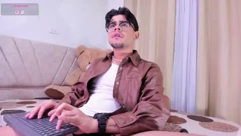 Isaac Saenz. online show from 02-03-26, 02:11