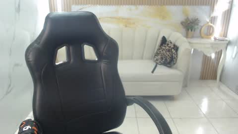 Snapshot of isabeau_s chatting on 06-13-26, 01:20 isabeau_s online show from 06-13-26, 01:20