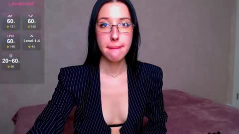Snapshot of isabel_fontana chatting on 09-27-25, 08:36 Bella online show from 09-27-25, 08:36
