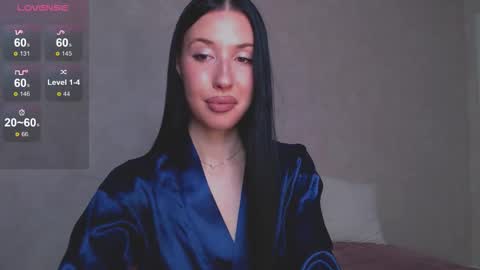 Snapshot of isabel_fontana chatting on 09-29-25, 12:43 Bella online show from 09-29-25, 12:43