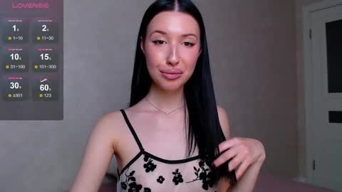 Snapshot of isabel_fontana chatting on 10-08-25, 10:57 Bella online show from 10-08-25, 10:57