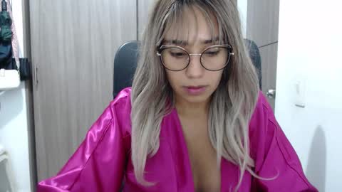 Isabela online show from 09-19-25, 03:52