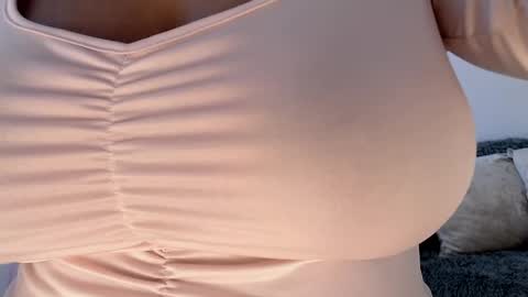 isabelateran online show from 05-06-26, 06:02