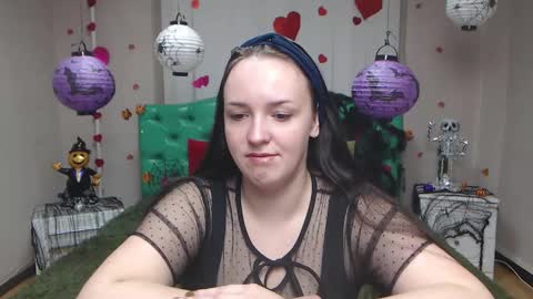 IsabelBlackberry online show from 10-27-25, 06:06