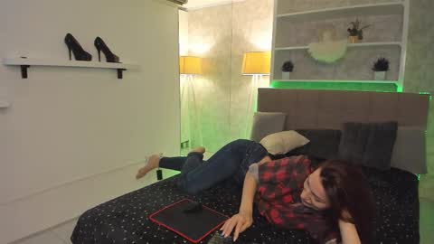 IsabelKiss online show from 10-22-25, 06:24