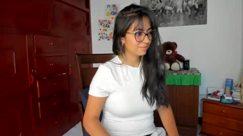 Isabella22 1 online show from 01-08-25, 06:41