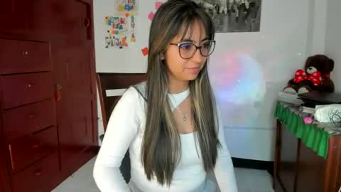 Isabella22 1 online show from 02-12-25, 01:06