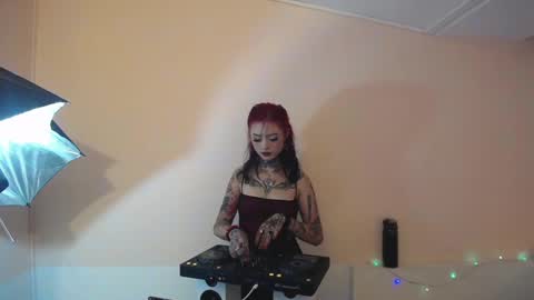    online show from 12-12-24, 12:27