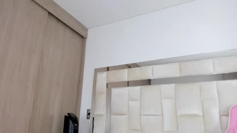 isabella_gomez11 online show from 02-02-25, 05:48