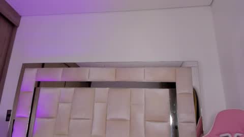 isabella_gomez11 online show from 02-03-25, 09:39