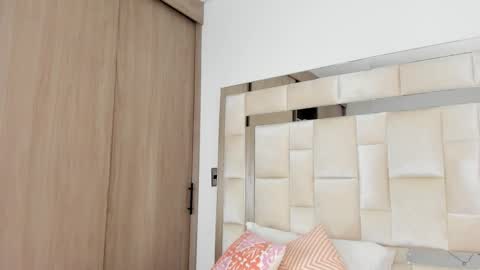 isabella_gomez11 online show from 02-17-25, 09:41