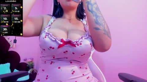 Snapshot of isabella_mendez_1 chatting on 08-05-26, 11:57 Isa online show from 08-05-26, 11:57