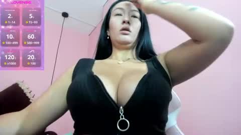 Snapshot of isabella_mendez_1 chatting on 08-09-26, 12:21 Isa online show from 08-09-26, 12:21