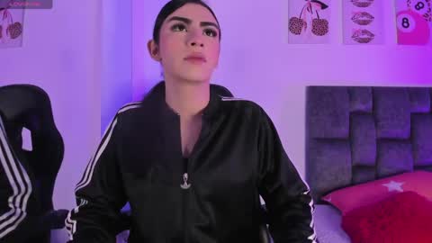 Isabella Moon9 online show from 04-30-26, 12:00