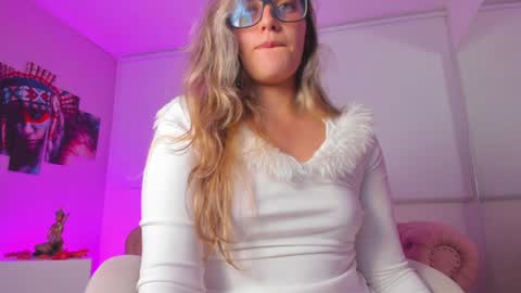 Isabella Rros online show from 12-31-24, 09:53