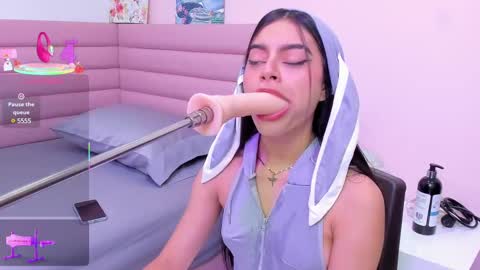 Snapshot of isabella_santos1 chatting on 02-28-25, 12:42 Isabella online show from 02-28-25, 12:42