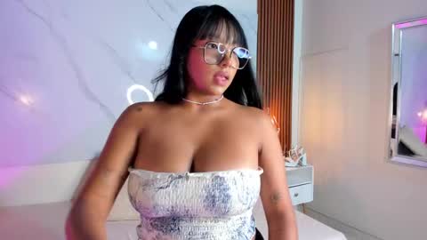 isabella zc online show from 10-07-25, 07:55