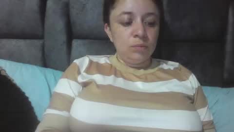 isabellaa_hills_ online show from 05-26-26, 05:53