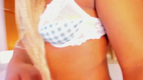 isabellaalux_ online show from 04-29-26, 08:48