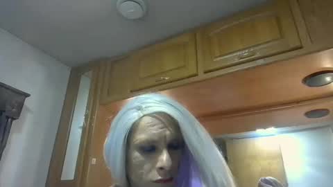 IsabellaaSkye online show from 11-19-25, 02:22