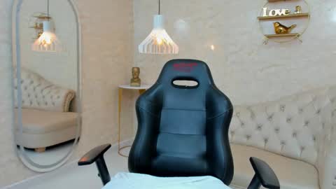 Isabella Velvet  online show from 02-18-26, 08:27