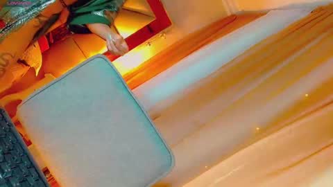 Snapshot of isabellagirs chatting on 09-20-25, 03:18 isabellagirs online show from 09-20-25, 03:18