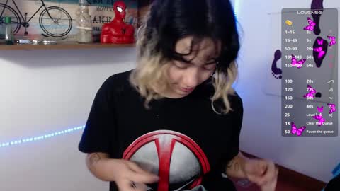 Snapshot of isabellakoff chatting on 01-20-25, 12:07 Tati - online show from 01-20-25, 12:07