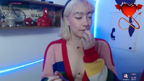 Snapshot of isabellakoff chatting on 02-12-25, 12:01 Tati - online show from 02-12-25, 12:01