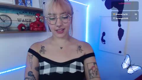 Snapshot of isabellakoff chatting on 03-06-25, 03:02 Tati - online show from 03-06-25, 03:02