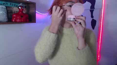 Snapshot of isabellakoff chatting on 12-17-25, 12:22 Tati - online show from 12-17-25, 12:22