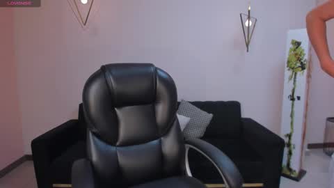 Isabella Kroft online show from 03-08-25, 12:20
