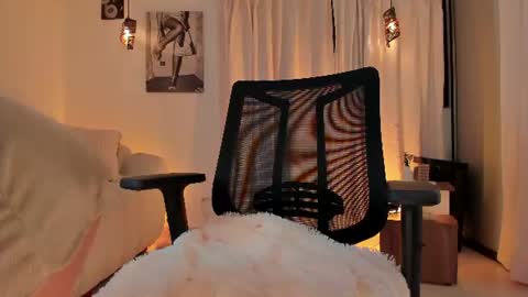Snapshot of isabellalux_ chatting on 06-26-26, 05:28 ISABELLA online show from 06-26-26, 05:28