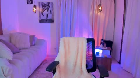 Snapshot of isabellalux_ chatting on 06-28-26, 08:26 ISABELLA online show from 06-28-26, 08:26