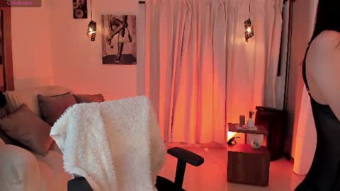 Snapshot of isabellalux_ chatting on 08-06-26, 04:09 ISABELLA online show from 08-06-26, 04:09