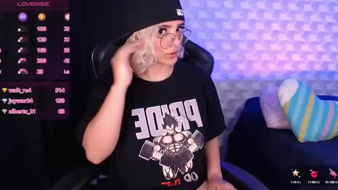 Snapshot of isabellamoutt chatting on 01-25-25, 05:40 Isabella Mout online show from 01-25-25, 05:40