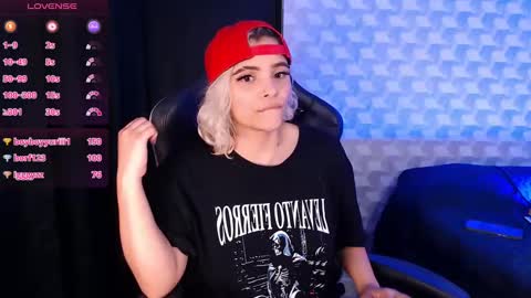 Snapshot of isabellamoutt chatting on 01-26-25, 05:45 Isabella Mout online show from 01-26-25, 05:45