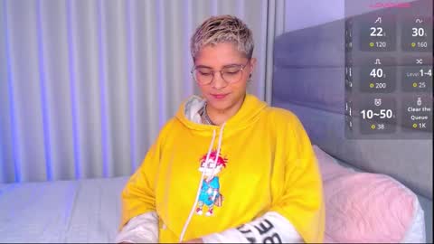 Isabella Mout  online show from 11-20-25, 12:44