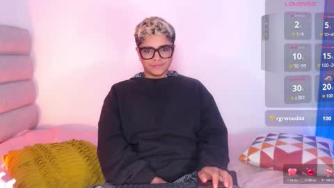 Isabella Mout  online show from 01-17-26, 12:26