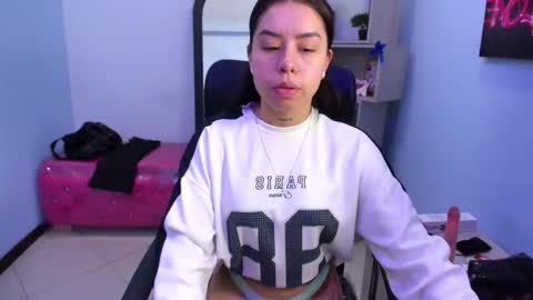 Snapshot of isabellasummer_ chatting on 06-08-26, 02:06 isebella online show from 06-08-26, 02:06