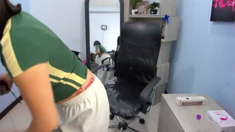 Snapshot of isabellasummer_ chatting on 06-16-26, 12:19 isebella online show from 06-16-26, 12:19