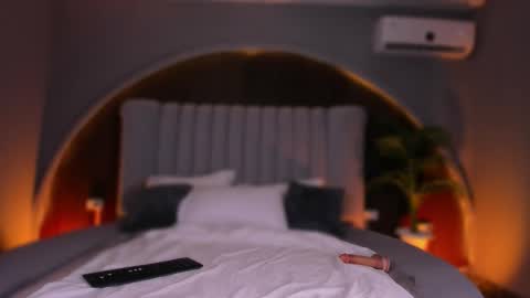 Isa  online show from 02-12-26, 04:18